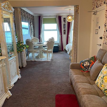"The Italian" Seafront Apartment Eastbourne Eksteriør bilde