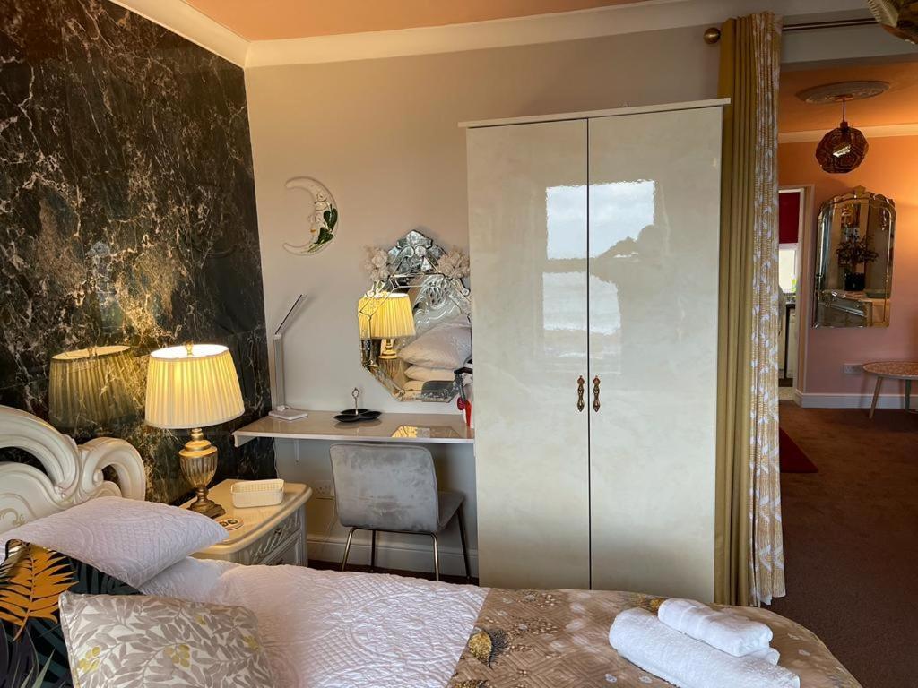 "The Italian" Seafront Apartment Eastbourne Eksteriør bilde